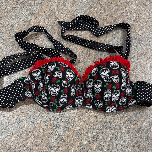 Hot Topic Skull Print Bikini with Red Accents and polka dots size medium - Picture 7 of 11